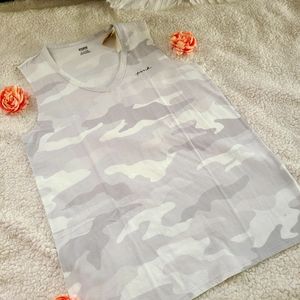 💗NWT💗 VS PINK Camo Varsity Tank Top!